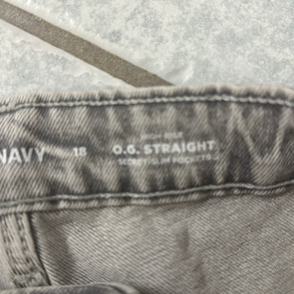 Super cute gray-washed Old Navy jeans! - Picture 3 of 3